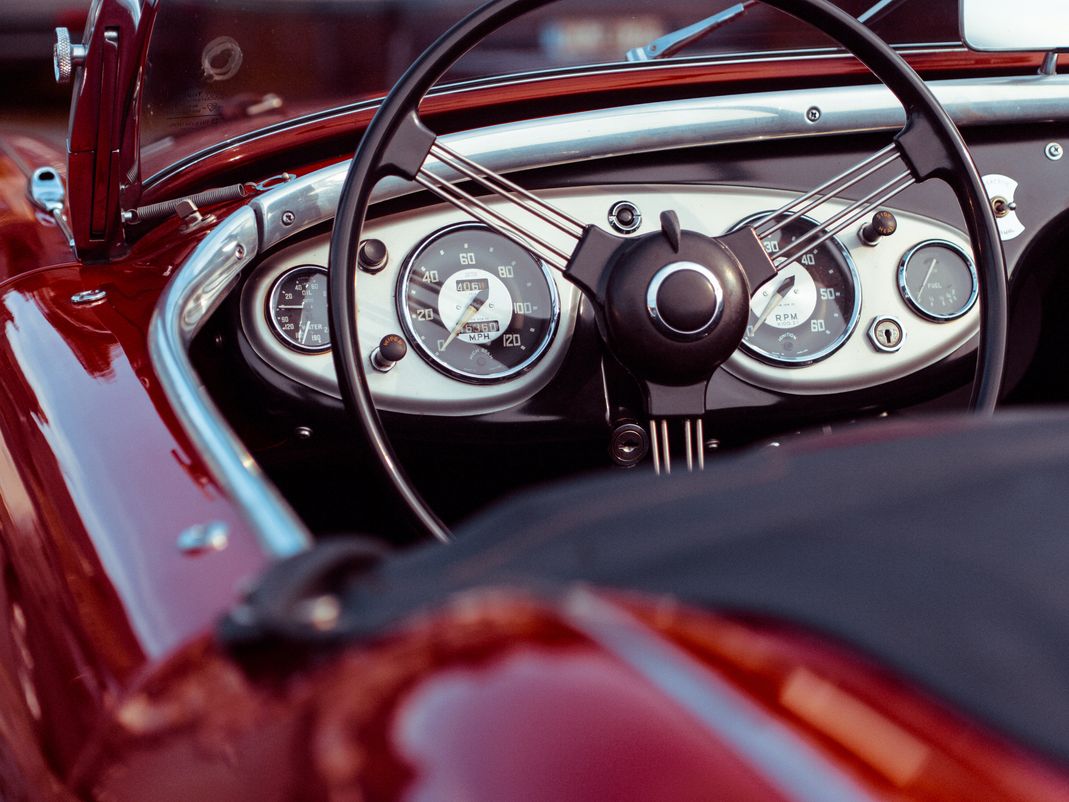 Armaturenbrett hochwertig, schüsseler, sachverständigen büro schüsseler, kraftfahrzeuge und kfz-technik, unsere leistungen, classic-analystic, oldtimerpartner, youngtimerpartner, zertifiziert nach aja, zertiviziert nach ukas management systems, mitglied im bvfs, bundesverband freier sachverständiger e.v., neusser straße 3b, 52428 jülich