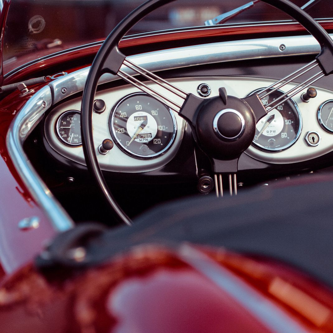 Armaturenbrett hochwertig, schüsseler, sachverständigen büro schüsseler, kraftfahrzeuge und kfz-technik, unsere leistungen, classic-analystic, oldtimerpartner, youngtimerpartner, zertifiziert nach aja, zertiviziert nach ukas management systems, mitglied im bvfs, bundesverband freier sachverständiger e.v., neusser straße 3b, 52428 jülich